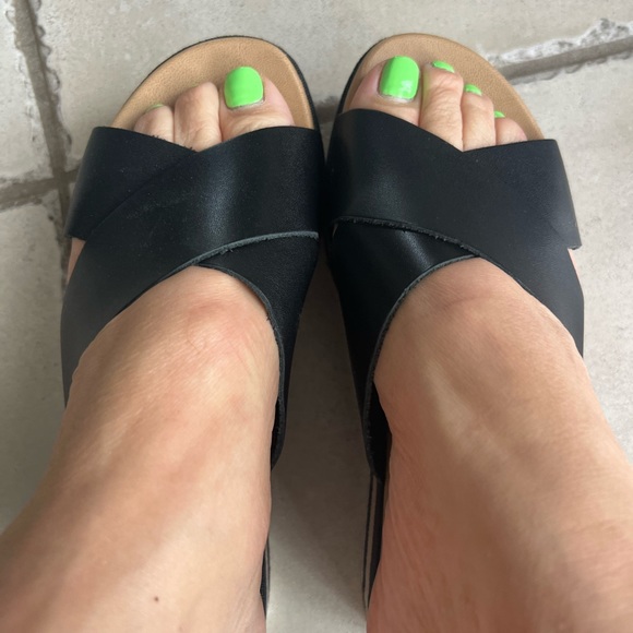 Steve Madden Black wedge sandals size 7 - Picture 3 of 3